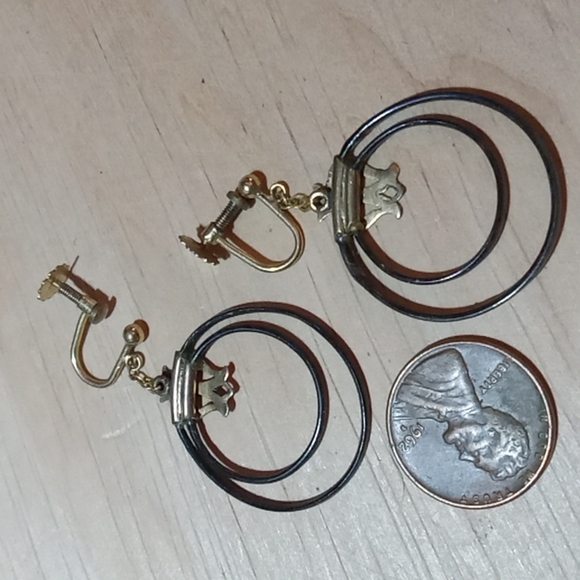 👍 5 for $20 vintage Gold Rolled screw back earrings - Picture 2 of 3
